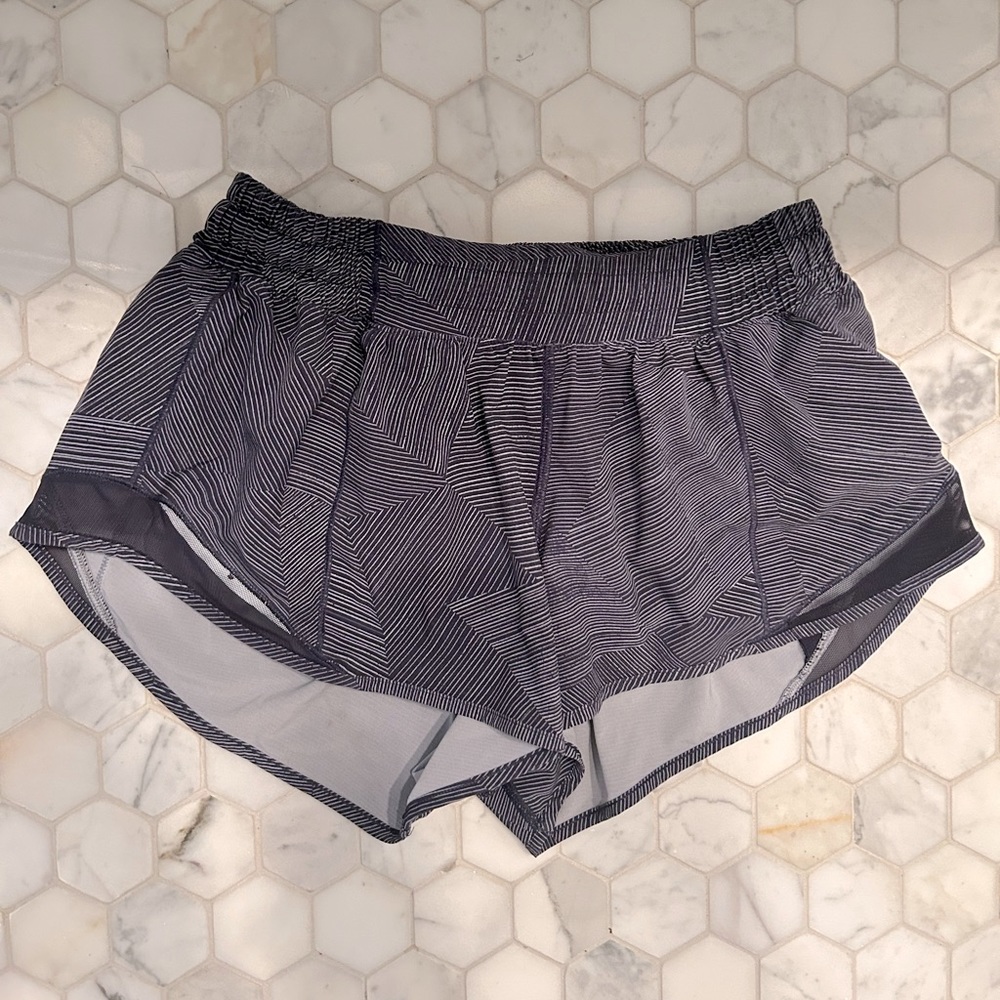 Lululemon Hotty Hot Low-Rise Lined Short
